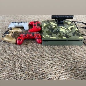 Ps4 slim camo 4 controllers and a camera